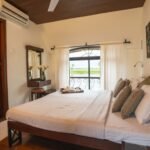 Houseboat 3